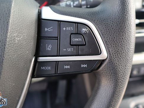 Used 2022 Toyota Highlander L FWD image 17