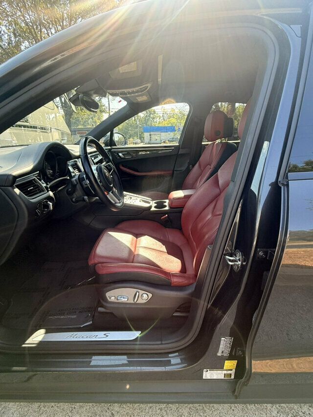Used 2017 Porsche Macan S AWD/4WD image 10