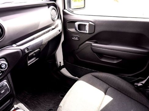 Used 2023 Jeep Gladiator Willys image 32