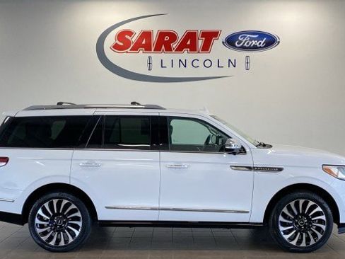 Certified 2022 Lincoln Navigator Black Label image 1