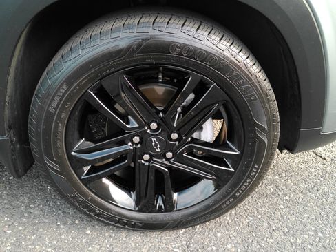 Used 2025 Chevrolet Trax ACTIV w/ Sunroof Package FWD image 30