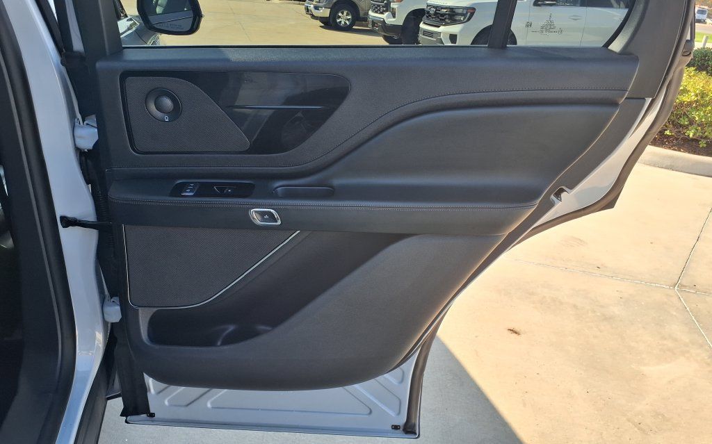 Used 2025 Lincoln Aviator Reserve RWD image 18
