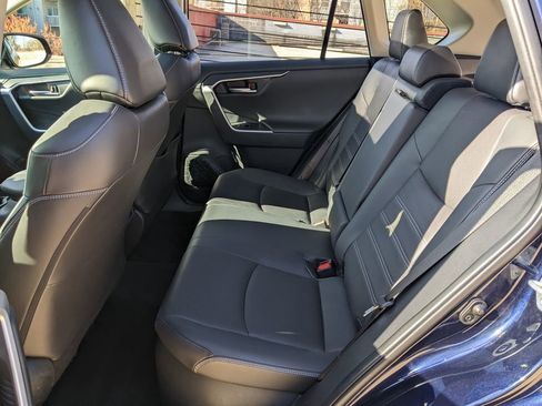 Used 2019 Toyota RAV4 Limited image 23