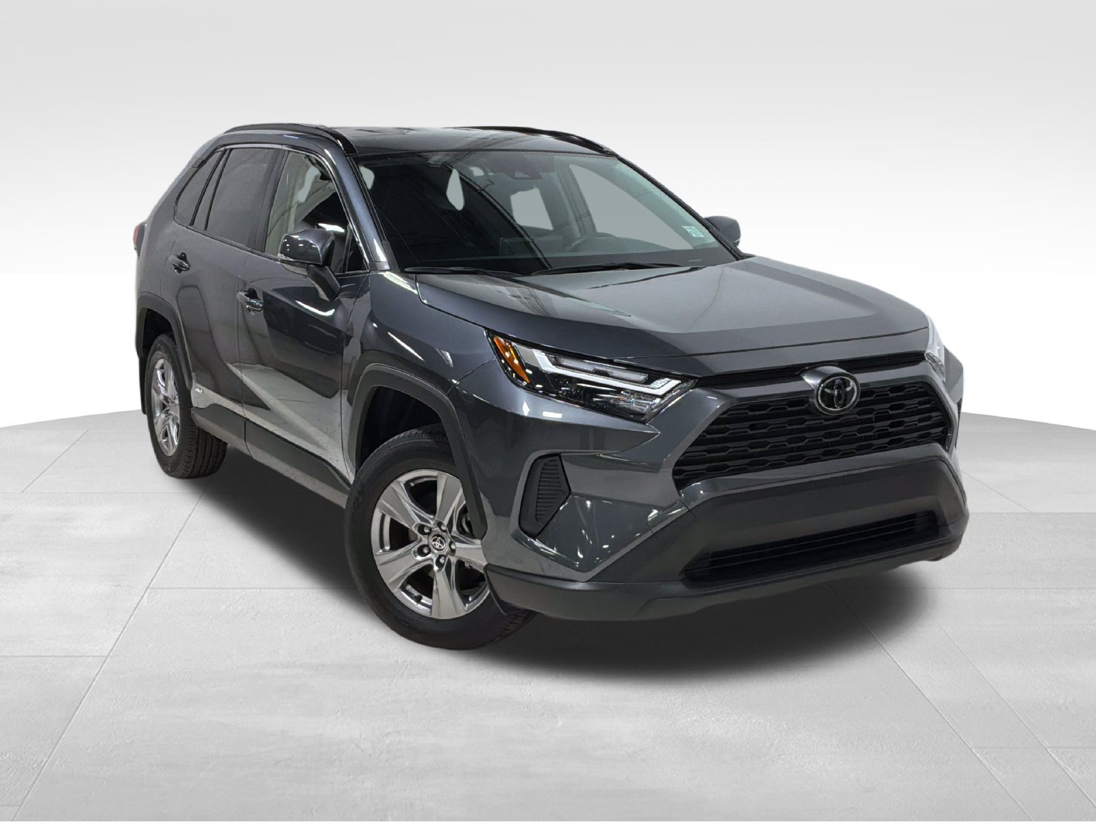 Used 2025 Toyota RAV4 LE AWD/4WD image 1