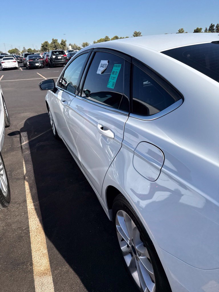 Used 2020 Ford Fusion SE FWD image 11