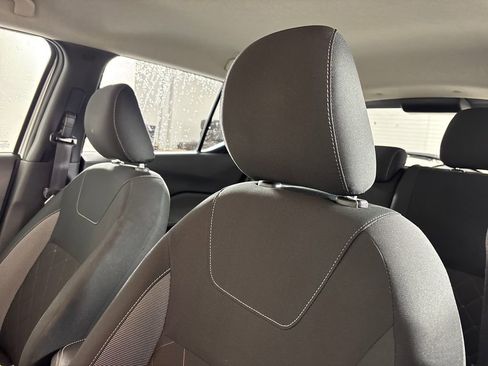 Used 2020 Nissan Kicks SV image 9