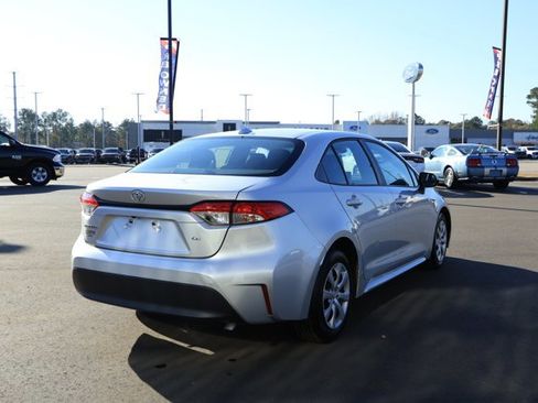 Used 2023 Toyota Corolla LE image 6