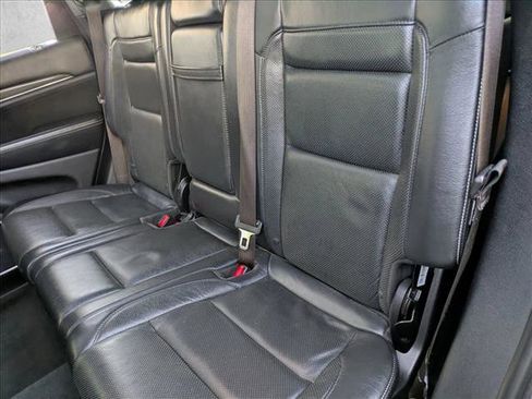 Used 2016 Jeep Grand Cherokee SRT image 17