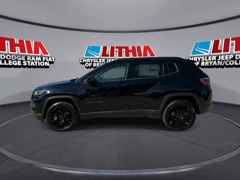 Used 2026 Jeep Compass Latitude image 5