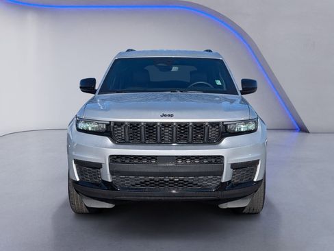 Used 2024 Jeep Grand Cherokee L Laredo image 3