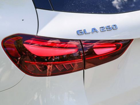 Certified 2025 Mercedes-Benz GLA 250 4MATIC image 8