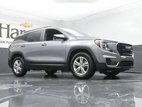Used 2023 GMC Terrain SLE w/ Driver Convenience Package FWD image 2