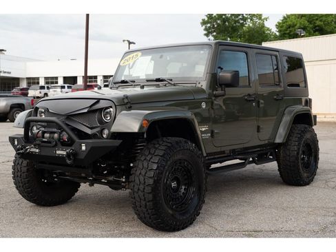 Used 2015 Jeep Wrangler Unlimited Sahara w/ Connectivity Group AWD/4WD image 5