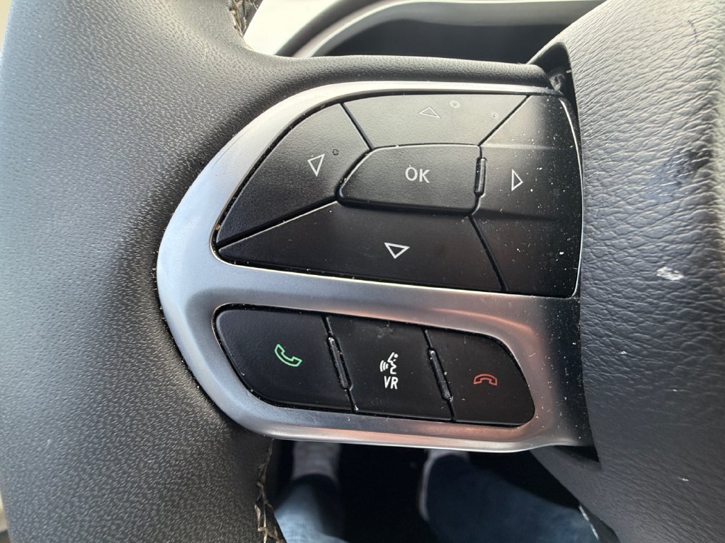 Used 2024 Chrysler Pacifica Touring-L FWD image 16