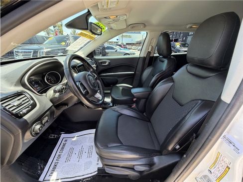Used 2019 Jeep Compass Latitude FWD image 19