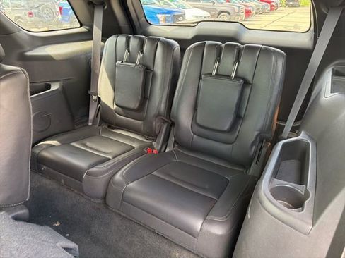 Used 2014 Ford Explorer XLT w/ Equipment Group 202A AWD/4WD image 16