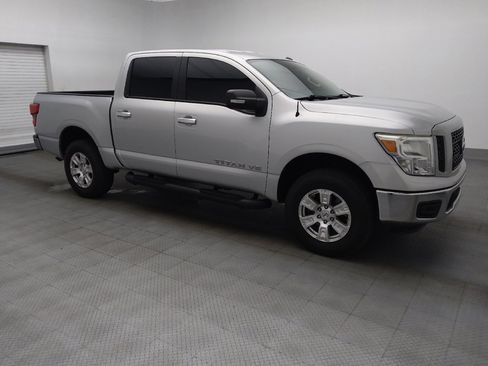 Used 2019 Nissan Titan SV RWD image 11