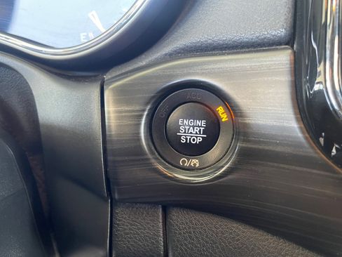 Used 2021 Jeep Grand Cherokee Laredo X image 30