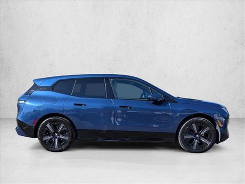 Used 2024 BMW iX xDrive50 w/ Sport Package AWD/4WD image 4