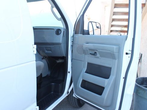 Used 2014 Ford E-350 and Econoline 350 Extended Super Duty image 25
