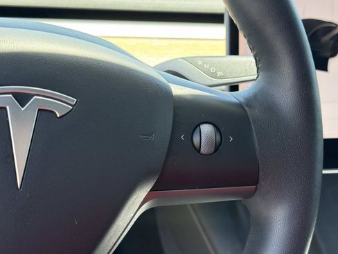 Used 2021 Tesla Model Y Long Range AWD/4WD image 10