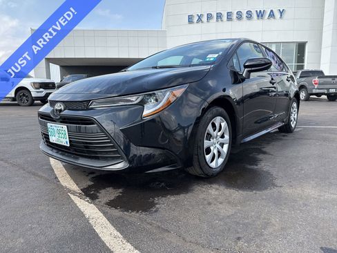 Used 2025 Toyota Corolla LE image 1