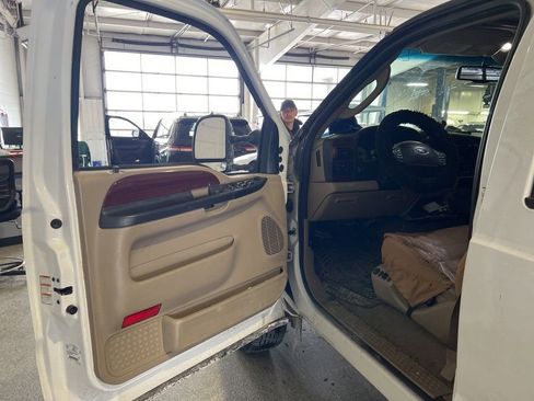 Used 2006 Ford F350 Lariat image 5