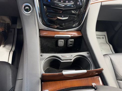 Used 2019 Cadillac Escalade Premium Luxury AWD/4WD image 15