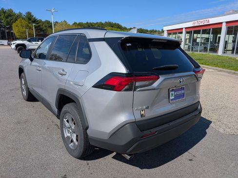 Used 2022 Toyota RAV4 LE AWD/4WD image 3