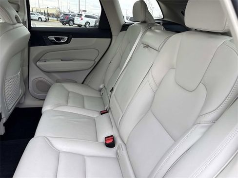 Used 2022 Volvo XC60 B5 Inscription w/ Advanced Package image 15