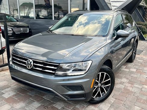 Used 2021 Volkswagen Tiguan SE w/ Panoramic Sunroof Package image 3