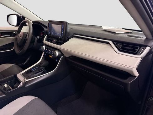 Used 2021 Toyota RAV4 XLE image 27