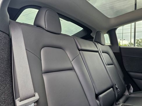 Used 2023 Tesla Model Y Performance AWD/4WD image 13