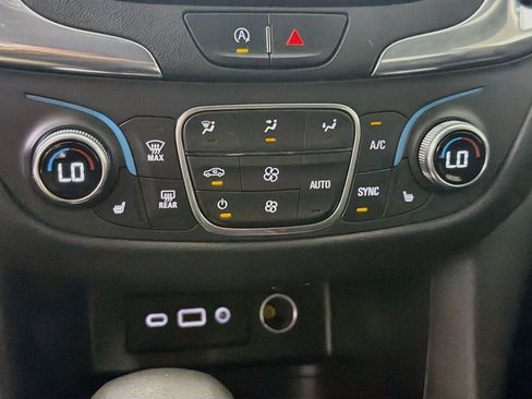 Used 2022 Chevrolet Equinox LT FWD image 22