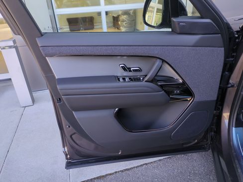 New 2026 Land Rover Range Rover Sport Dynamic SE image 9