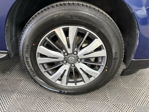 Used 2020 Nissan Pathfinder SV image 11