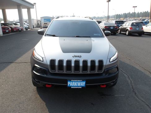 Used 2015 Jeep Cherokee Trailhawk AWD/4WD image 8