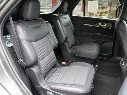 New 2026 Ford Explorer ST-Line w/ ST-Line Street Pack image 32