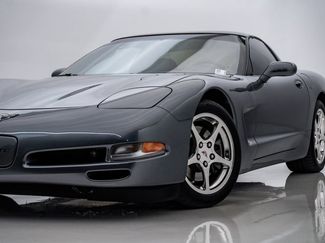 Used 2003 Chevrolet Corvette Coupe w/ Preferred Equipment Group RWD video 2