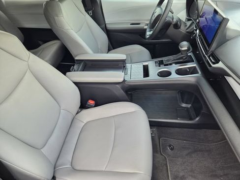 Certified 2026 Toyota Sienna XLE FWD image 12