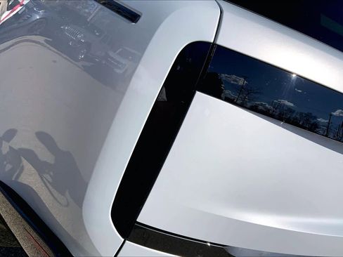 New 2026 Land Rover Range Rover SE image 5