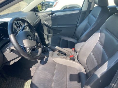 Used 2018 Volkswagen Jetta SE FWD image 10
