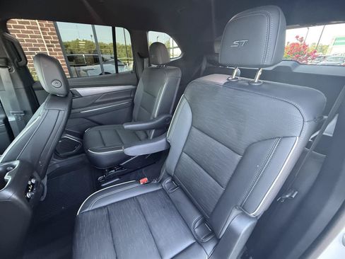 Used 2025 Buick Enclave Sport Touring w/ Power Package FWD image 16