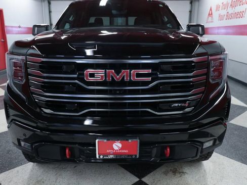 Used 2025 GMC Sierra 1500 AT4 w/ Technology Package AWD/4WD image 4