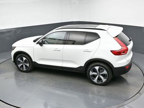 Used 2024 Volvo XC40 B5 Plus image 43