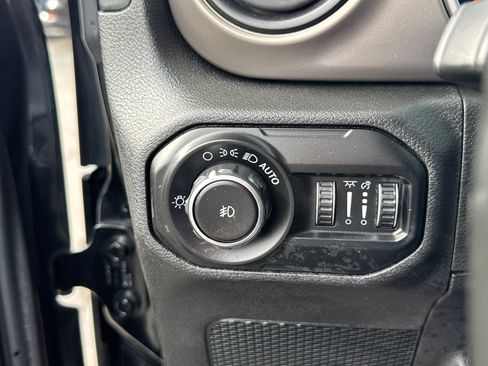 Used 2021 Jeep Wrangler Unlimited Sport image 16