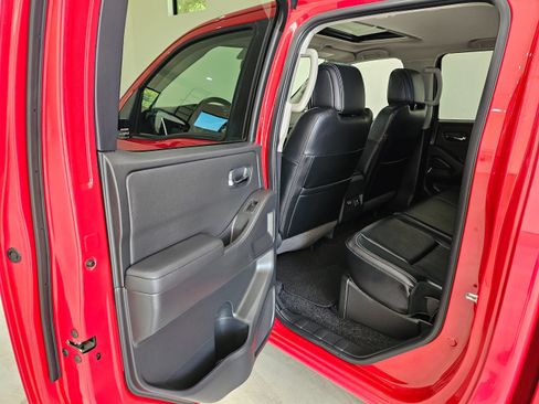 Used 2022 Nissan Frontier SV w/ SV Premium Package RWD image 19