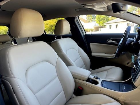 Used 2015 Mercedes-Benz GLA 250 4MATIC w/ Premium Package image 29