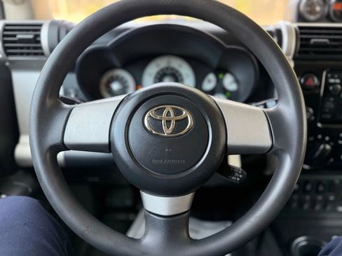 Used 2010 Toyota FJ Cruiser 4WD image 25