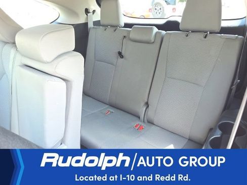Used 2021 Toyota Highlander L FWD image 25